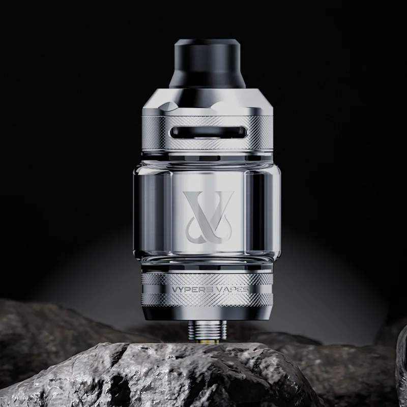 Vypers Vapes — Détail studio macro, contrôle qualité et finition matériaux